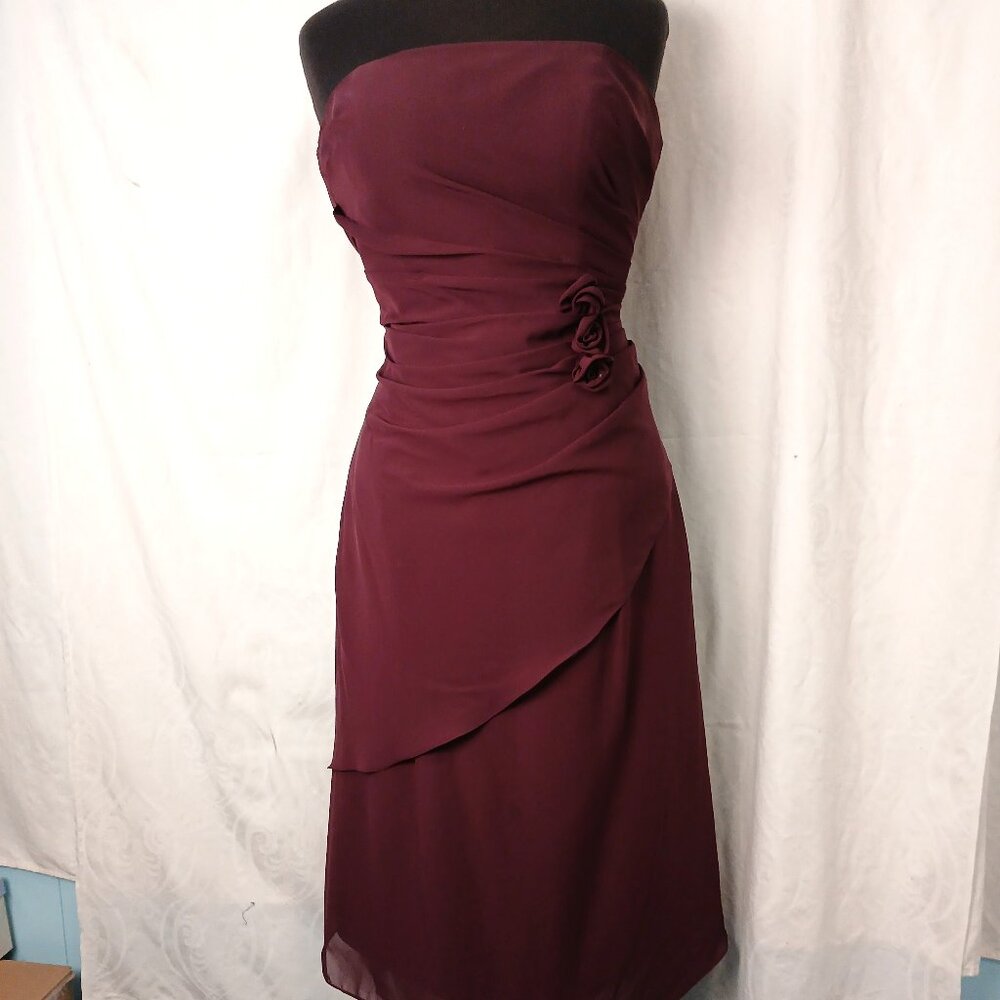 Elegant Strapless Burgundy Dress